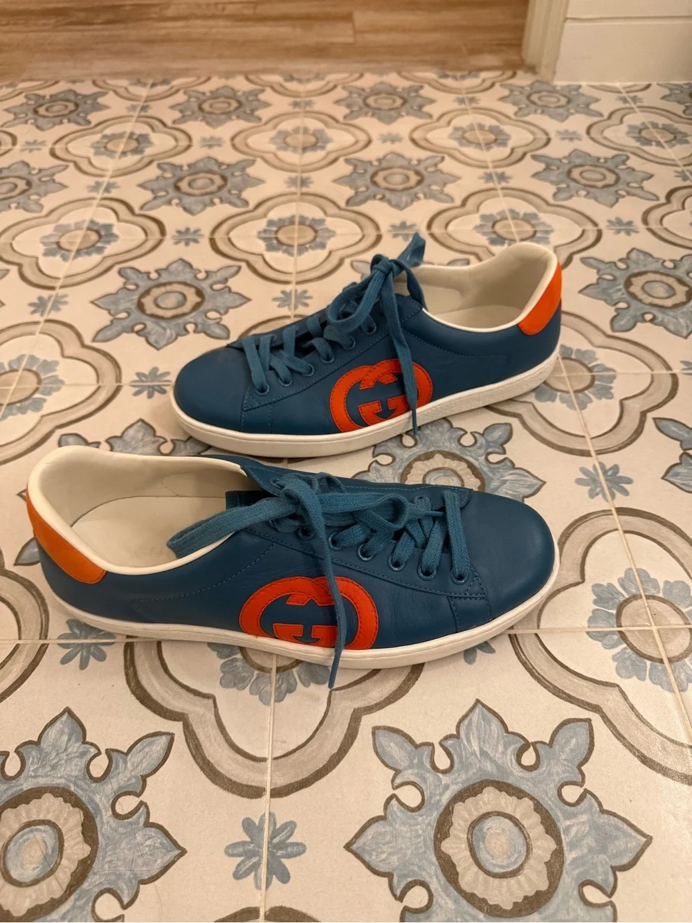 Gucci Sneakers Blue / Orange - men’s 6 women’s 8
